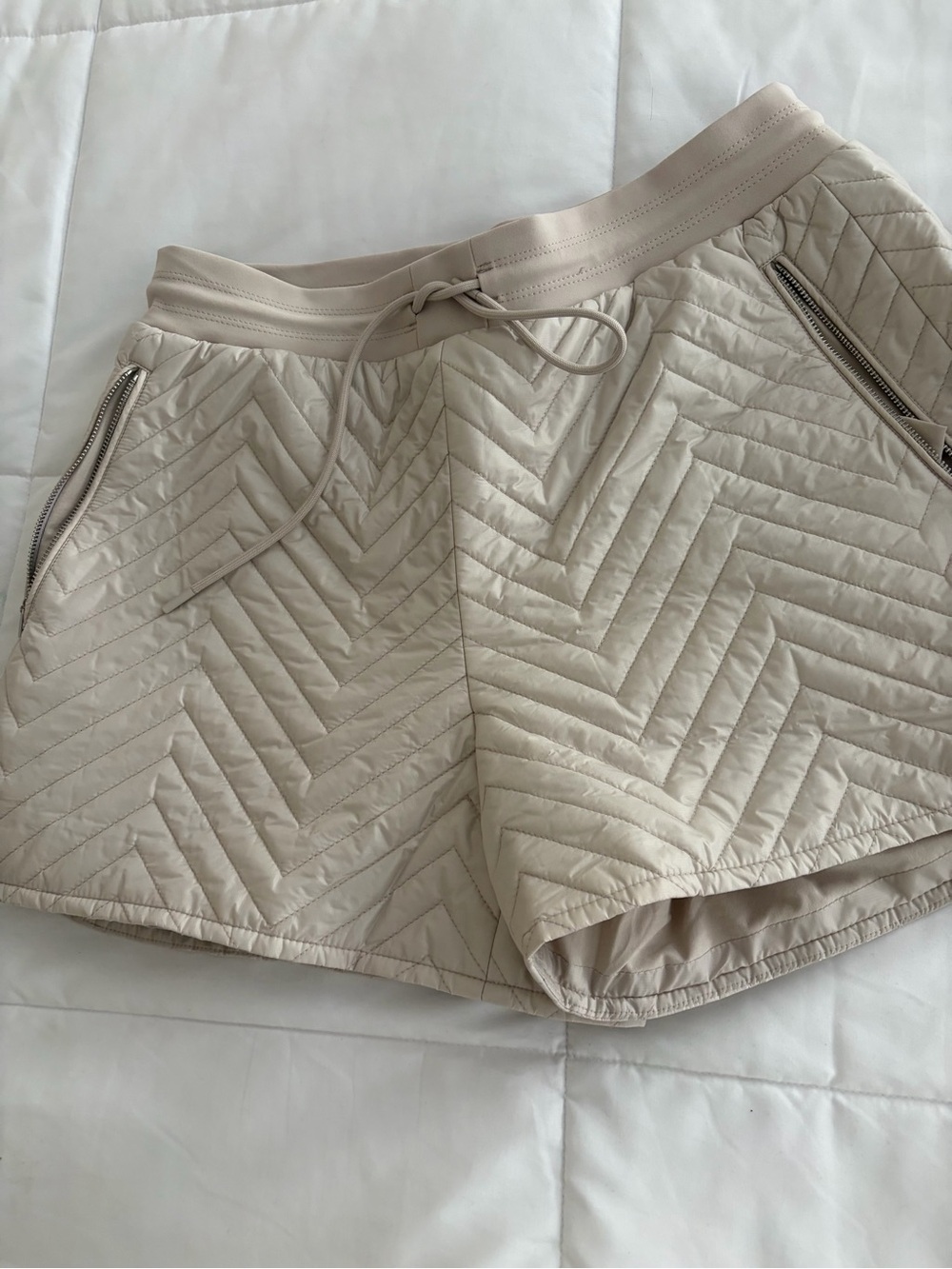 Athleta Quilted Drawstring Athletic Shorts in Light Beige